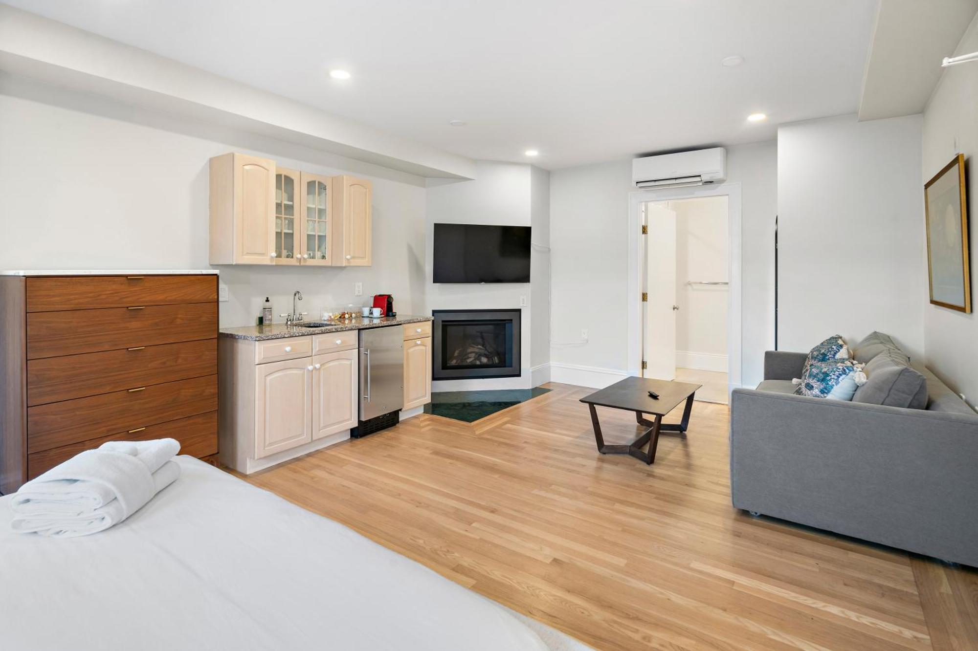 Charlesgate Suites Boston Exterior photo